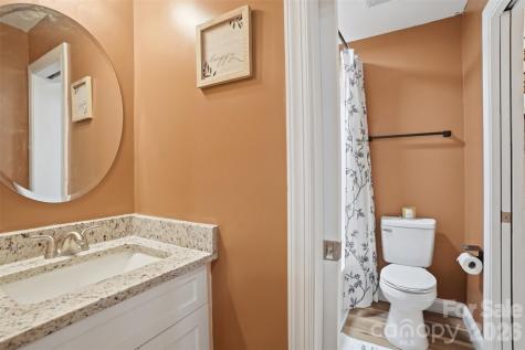 1629 Oak Leaf Drive Hickory NC 28601