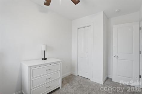 1629 Oak Leaf Drive Hickory NC 28601