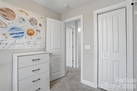 1629 Oak Leaf Drive Hickory NC 28601