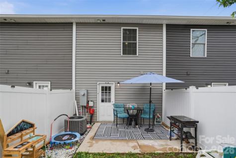 1629 Oak Leaf Drive Hickory NC 28601