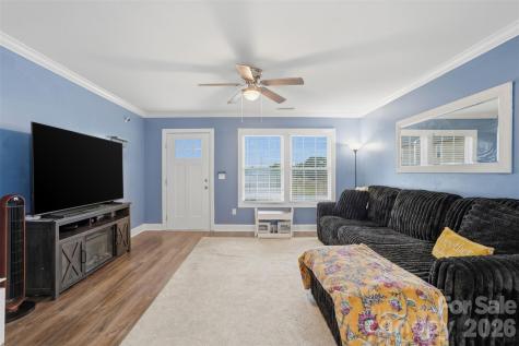 1629 Oak Leaf Drive Hickory NC 28601