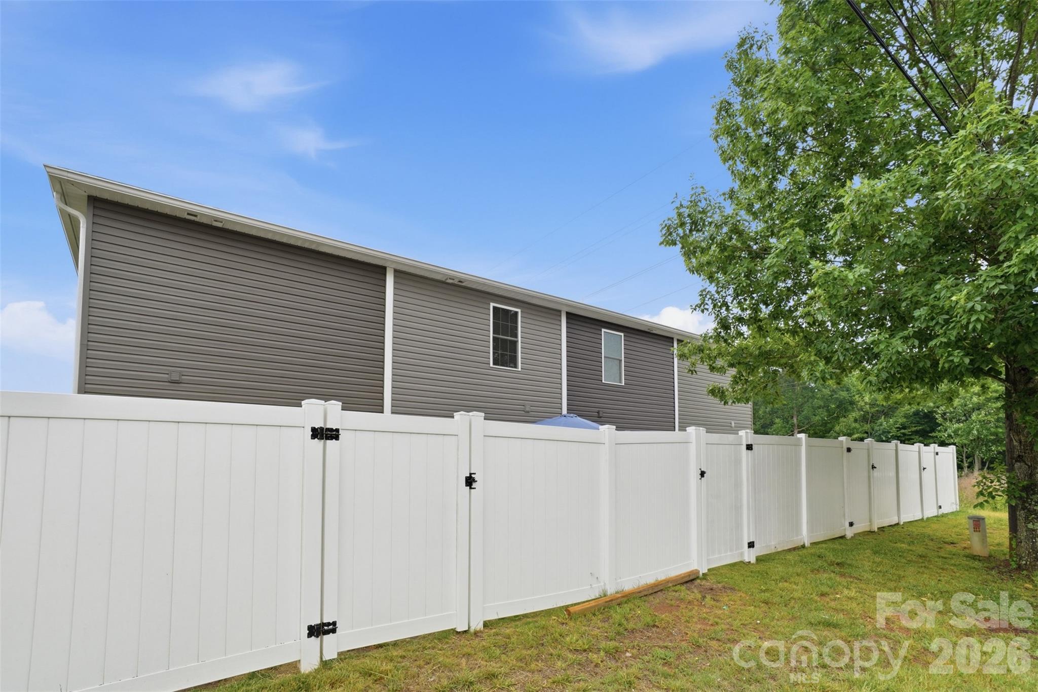 1629 Oak Leaf Drive Hickory NC 28601