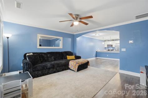 1629 Oak Leaf Drive Hickory NC 28601