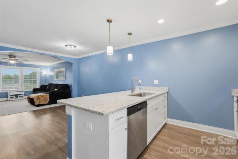 1629 Oak Leaf Drive Hickory NC 28601