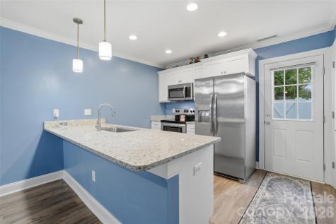 1629 Oak Leaf Drive Hickory NC 28601