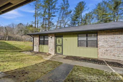 714 Farmington Circle Hendersonville NC 28739