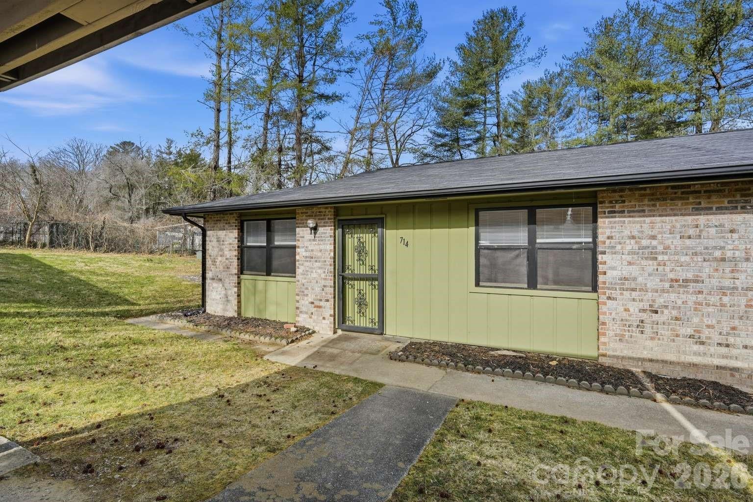 714 Farmington Circle Hendersonville NC 28739