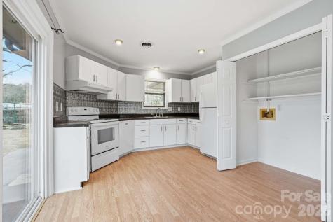 714 Farmington Circle Hendersonville NC 28739