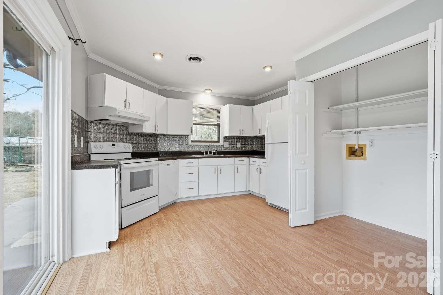 714 Farmington Circle Hendersonville NC 28739