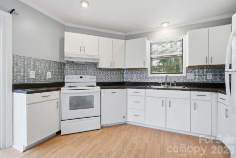 714 Farmington Circle Hendersonville NC 28739