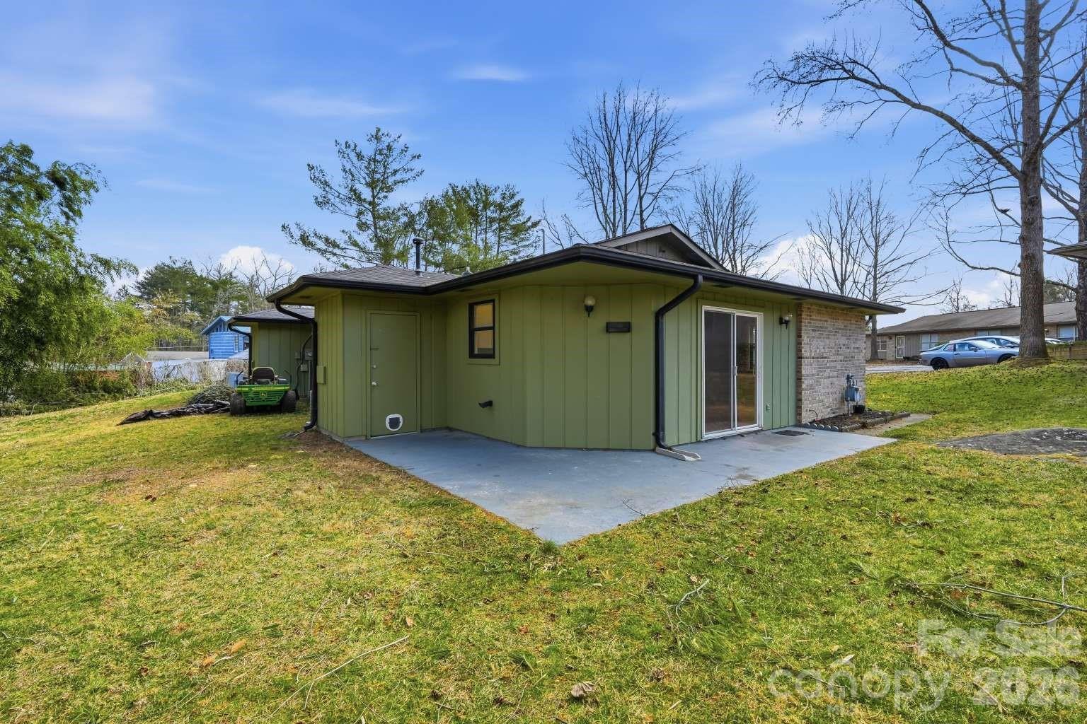 714 Farmington Circle Hendersonville NC 28739