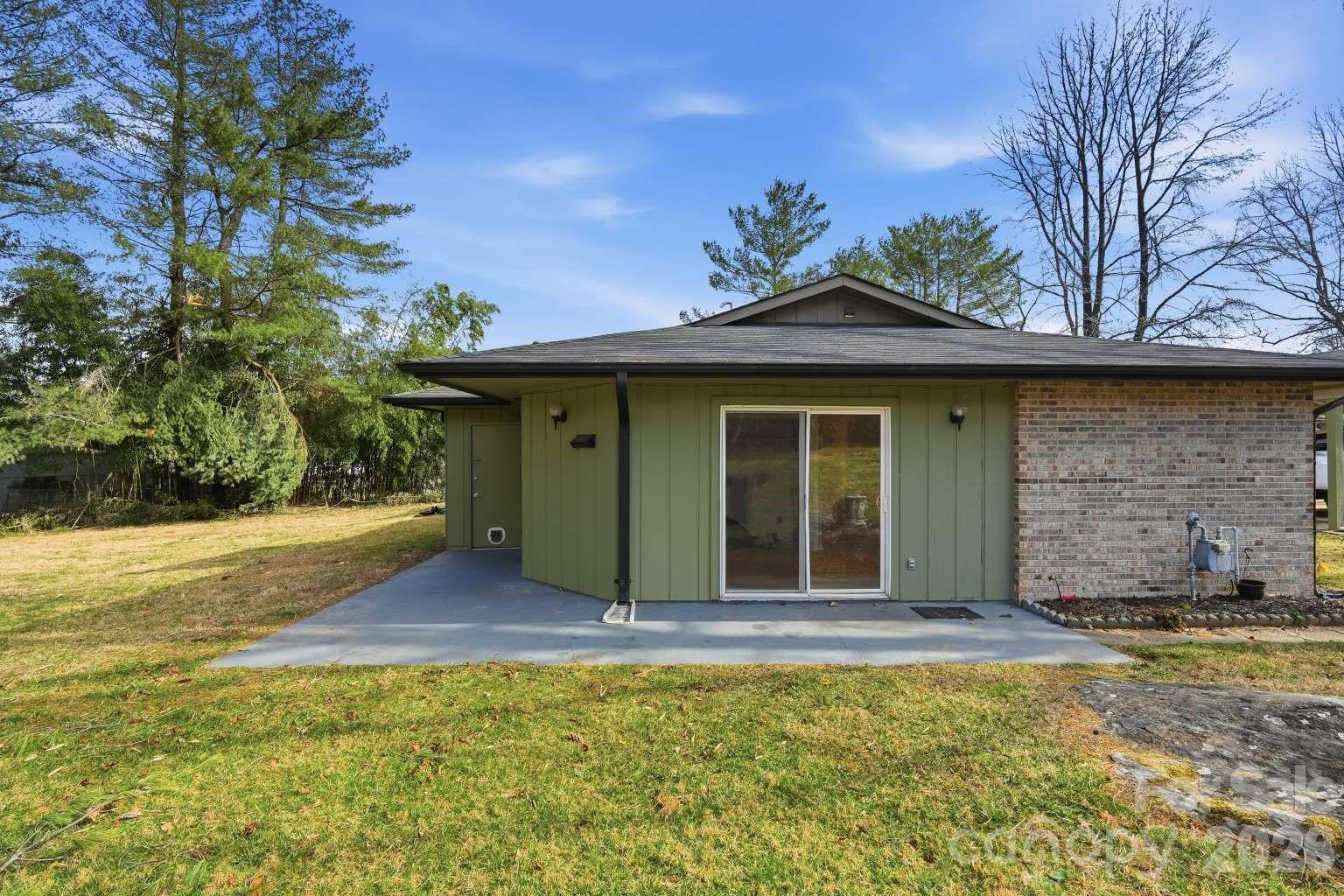 714 Farmington Circle Hendersonville NC 28739