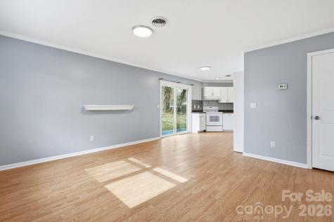 714 Farmington Circle Hendersonville NC 28739