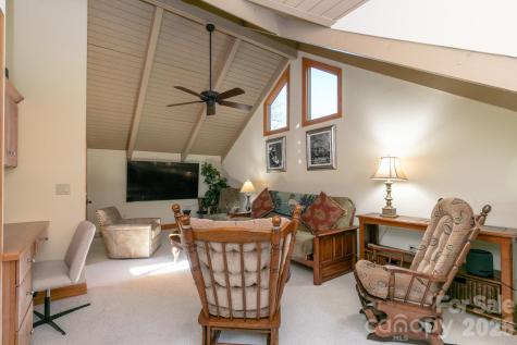 755 Andrew Banks Road Burnsville NC 28714