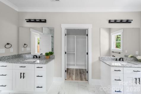 5121 Morningwood Drive Matthews NC 28105
