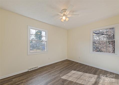 129 Willowbrook Road Hendersonville NC 28792