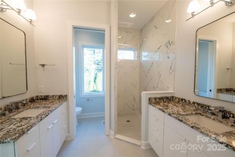 11 Kiftsgate Court Asheville NC 28804