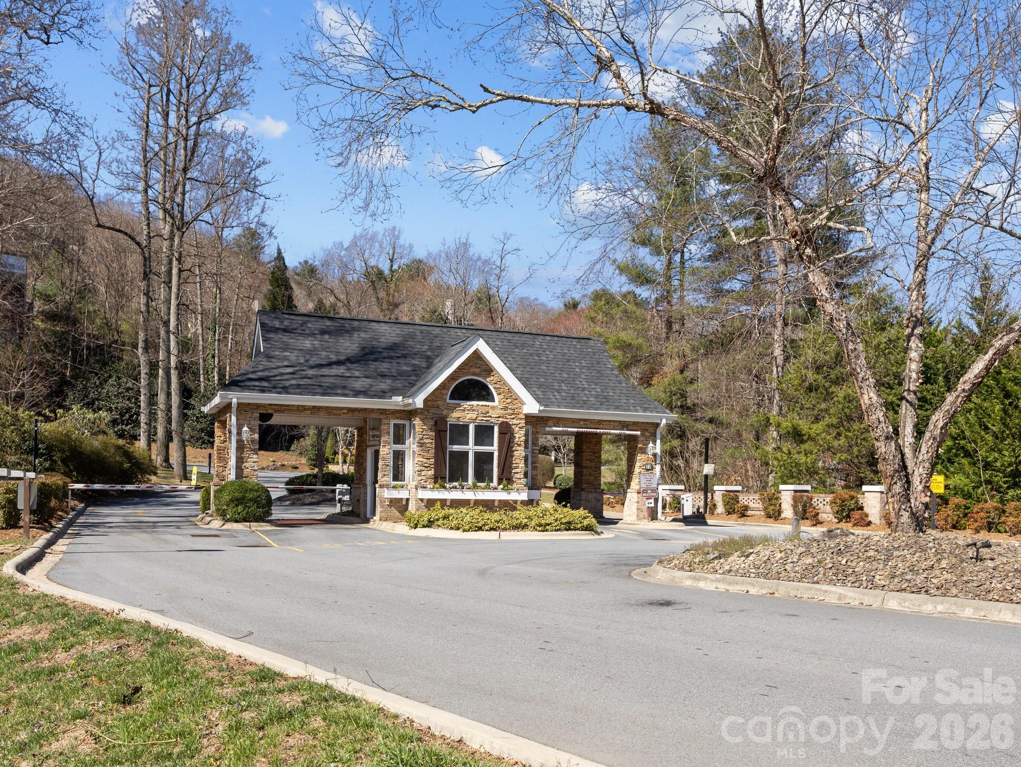 5 Governors Drive Hendersonville NC 28791
