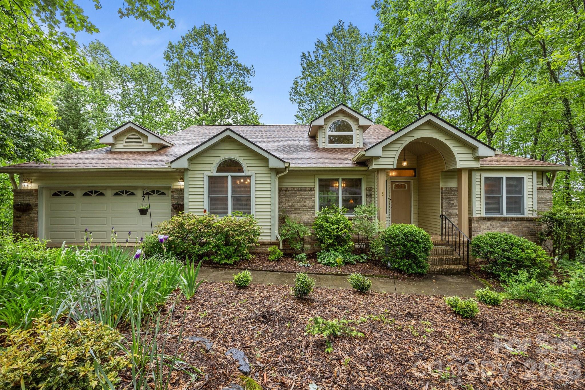 5 Governors Drive Hendersonville NC 28791