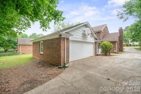 1122 Berry Ridge Road Charlotte NC 28270