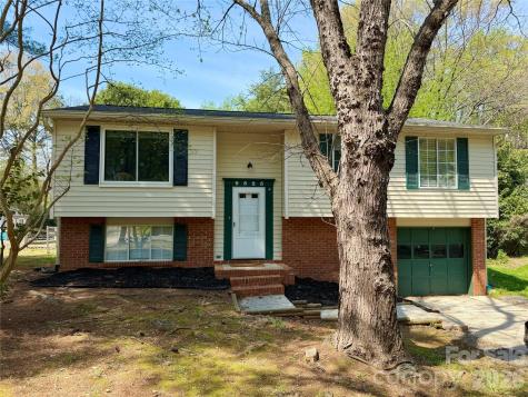 9525 Robert Burns Court Charlotte NC 28213