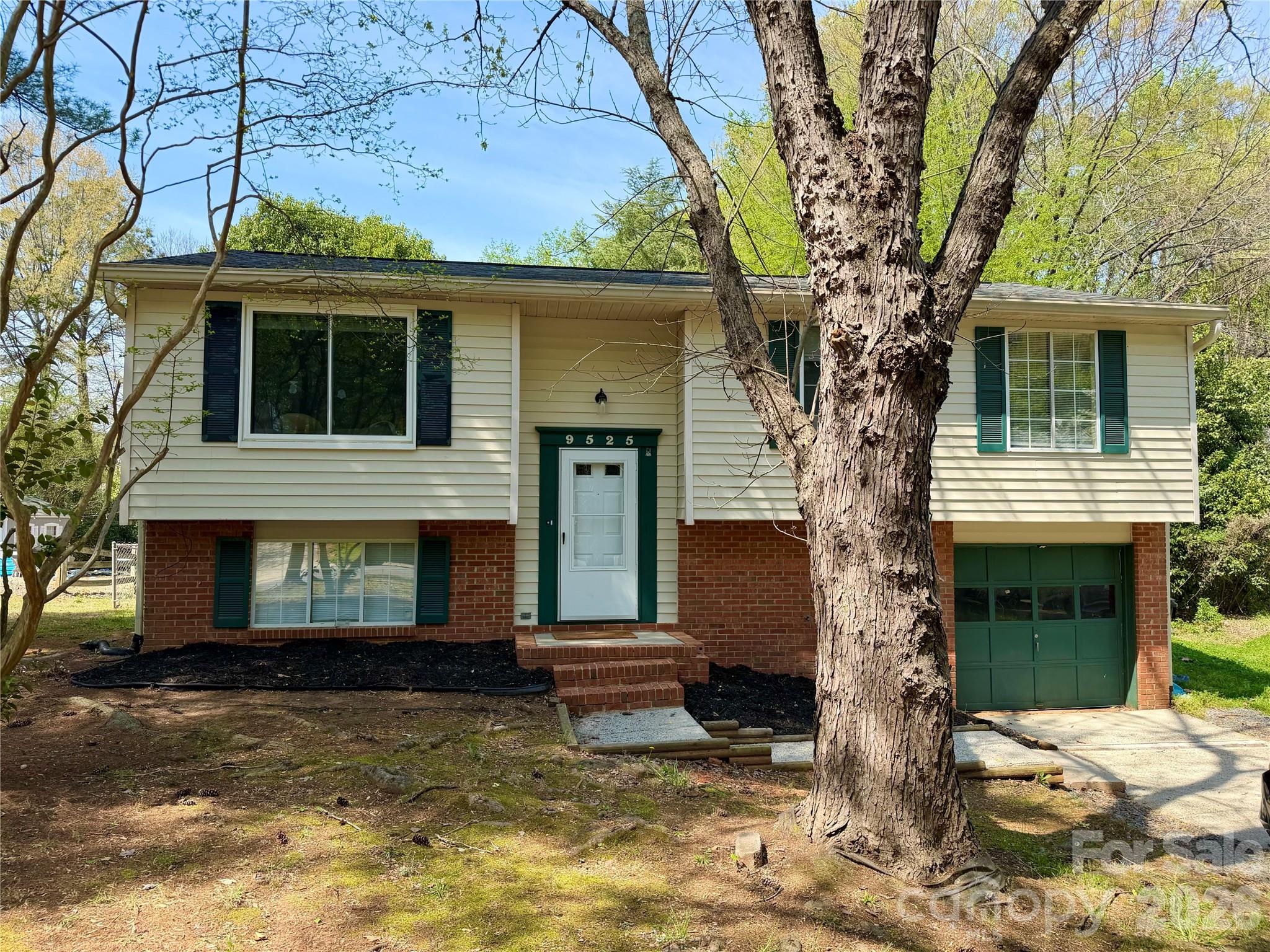 9525 Robert Burns Court Charlotte NC 28213