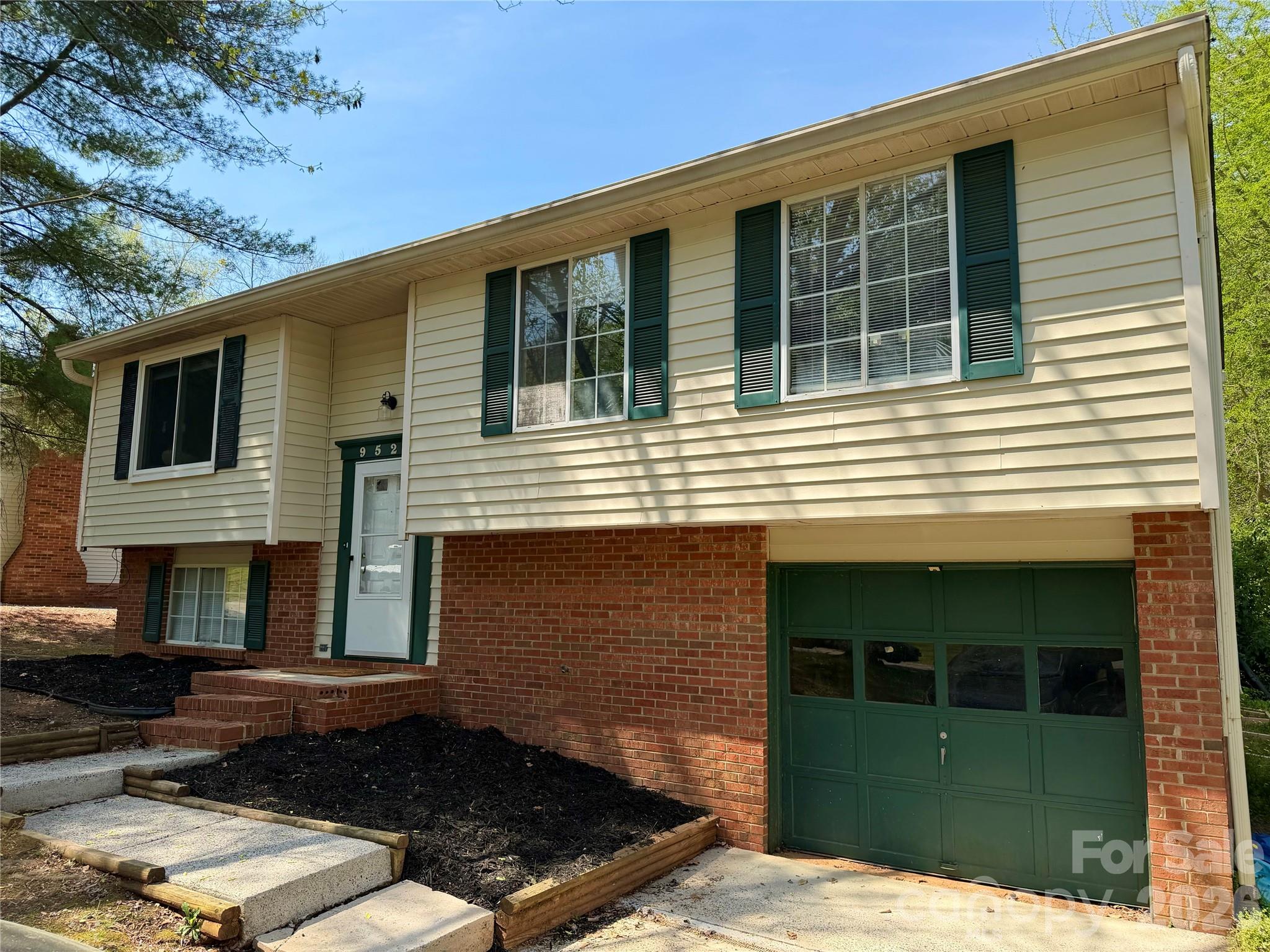 9525 Robert Burns Court Charlotte NC 28213