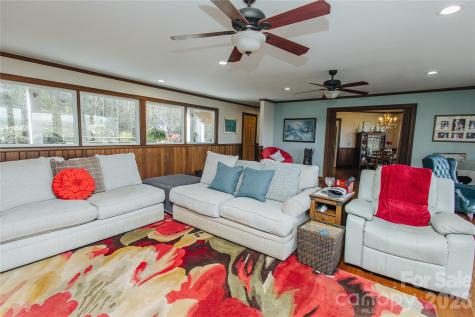 56 E Glenview Street Marion NC 28752