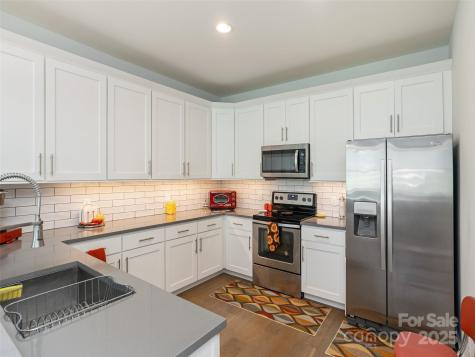 37 Thornes Lane Asheville NC 28805