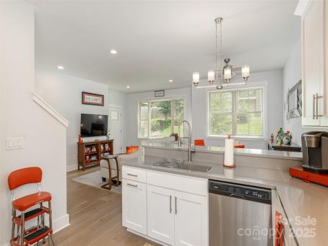 37 Thornes Lane Asheville NC 28805