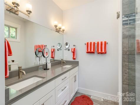 37 Thornes Lane Asheville NC 28805