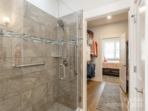 37 Thornes Lane Asheville NC 28805