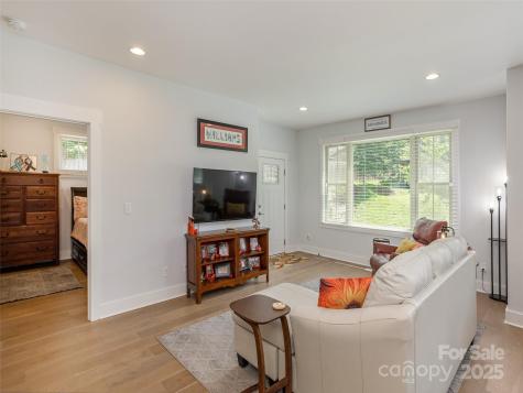 37 Thornes Lane Asheville NC 28805