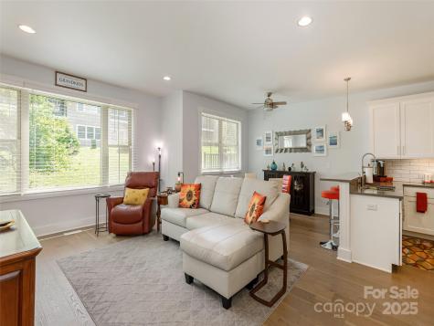 37 Thornes Lane Asheville NC 28805
