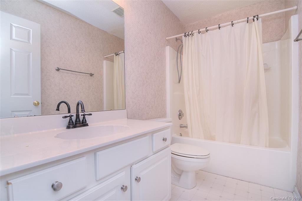 8700 Great Bear Court Charlotte NC 28269