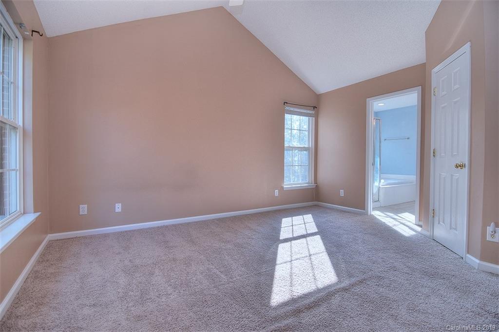 8700 Great Bear Court Charlotte NC 28269