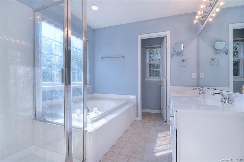 8700 Great Bear Court Charlotte NC 28269