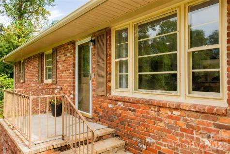 581 Clyde Drive Winston Salem NC 27104