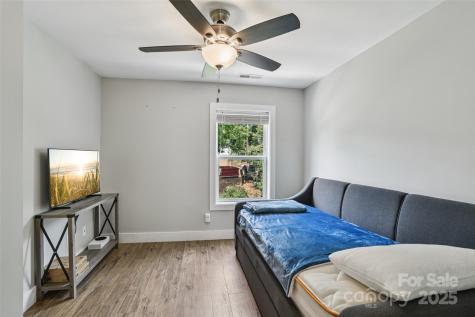 8 Apple Lane Asheville NC 28804