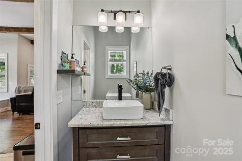 8 Apple Lane Asheville NC 28804