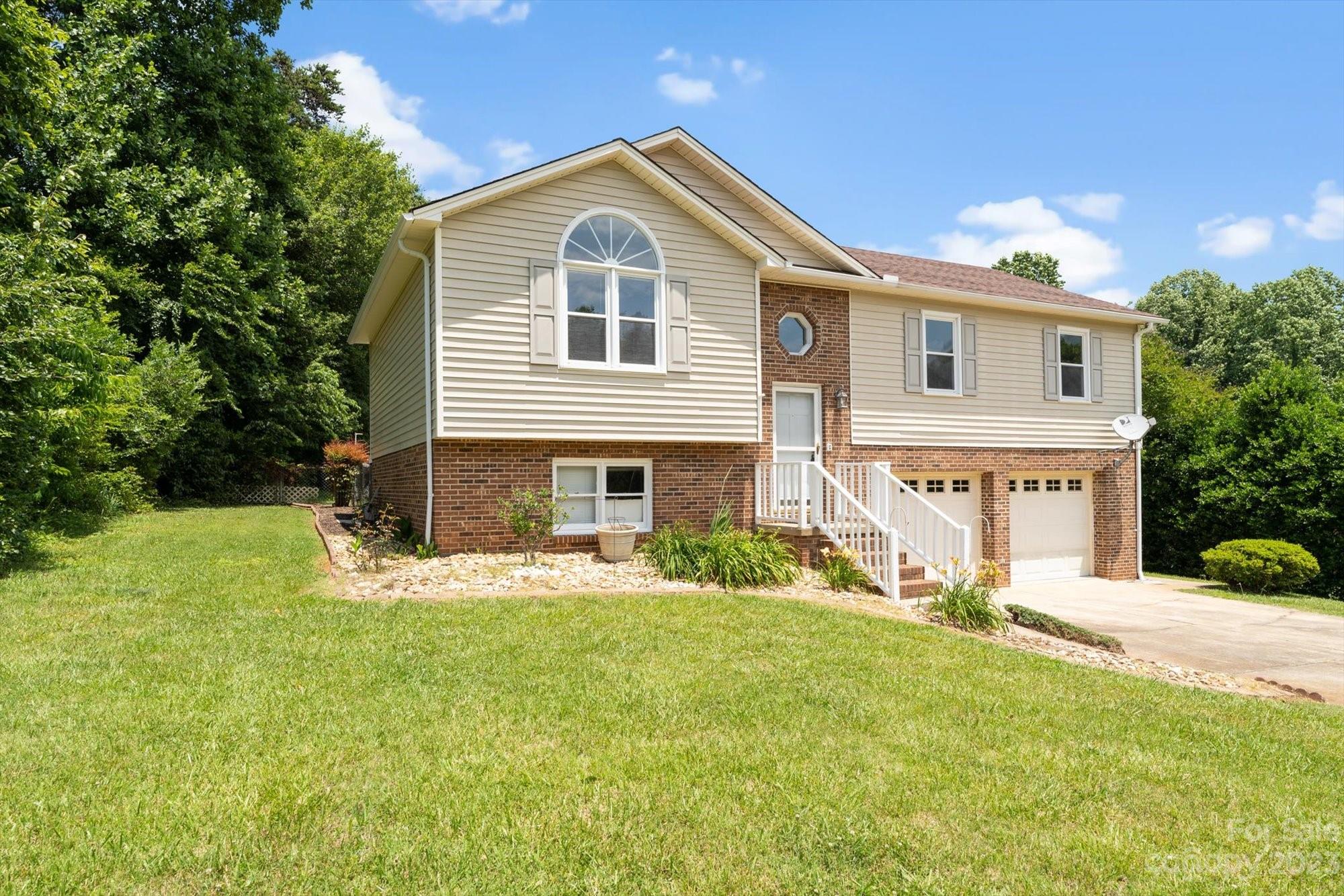 2486 Barefoot Lane Lenoir NC 28645
