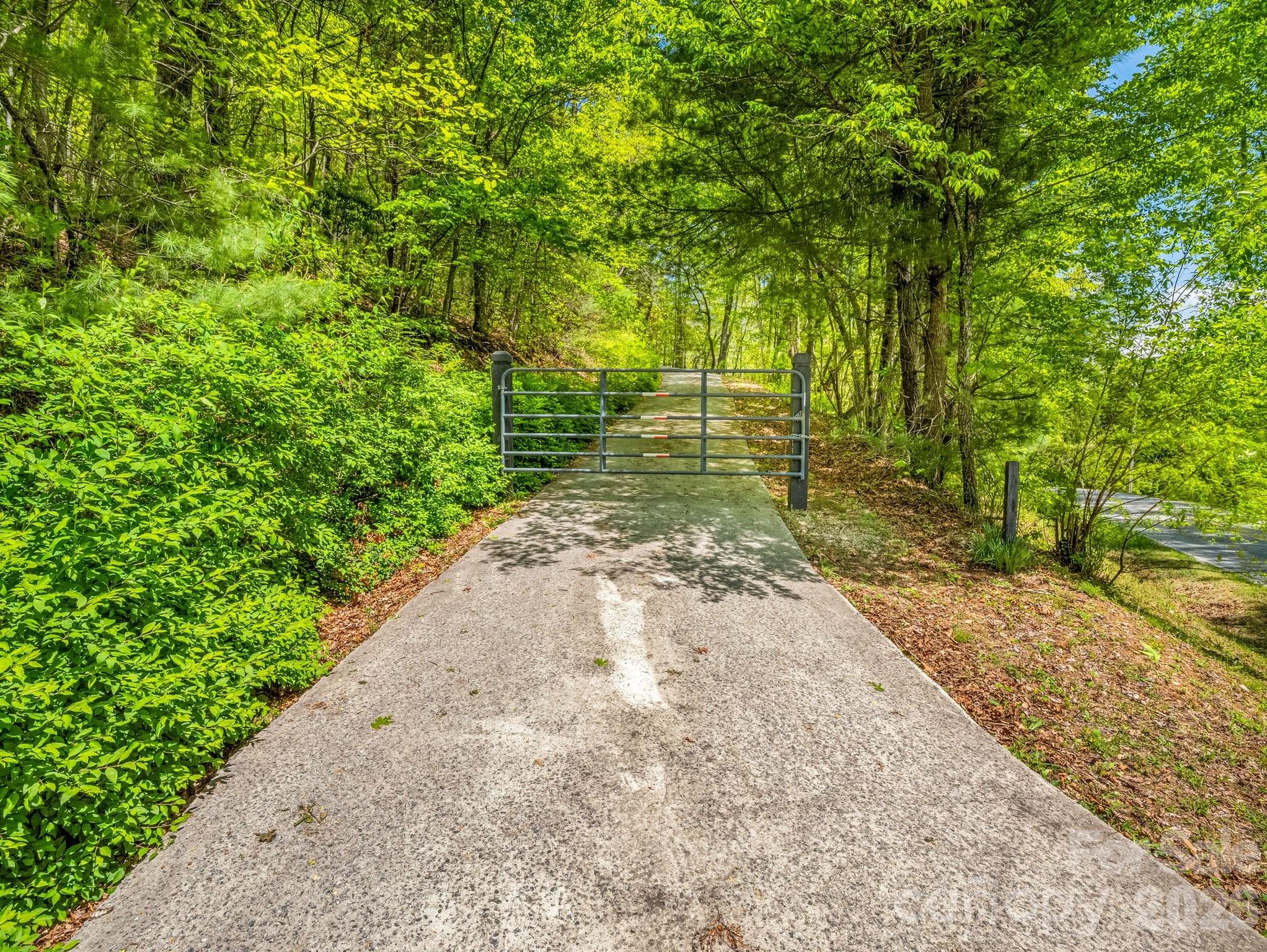 2304 Mountain Page Road Saluda NC 28773