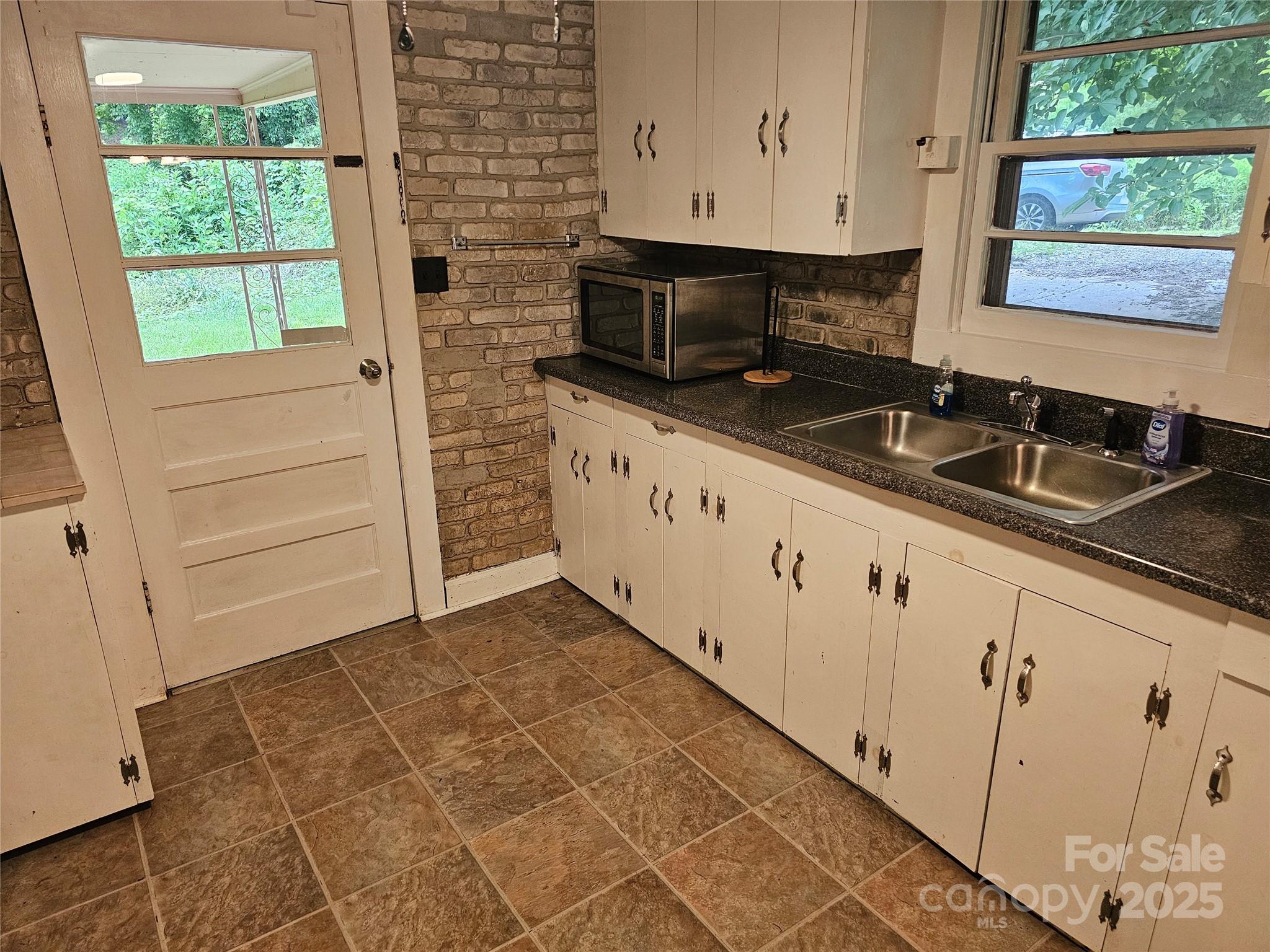 573 Uptons Landing Road Marion NC 28752