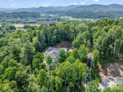 5717 Turnpike Road Horse Shoe NC 28742
