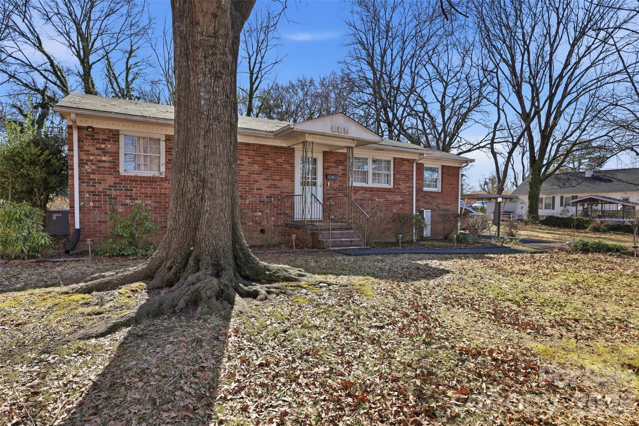 324 17th Avenue NE Hickory NC 28601