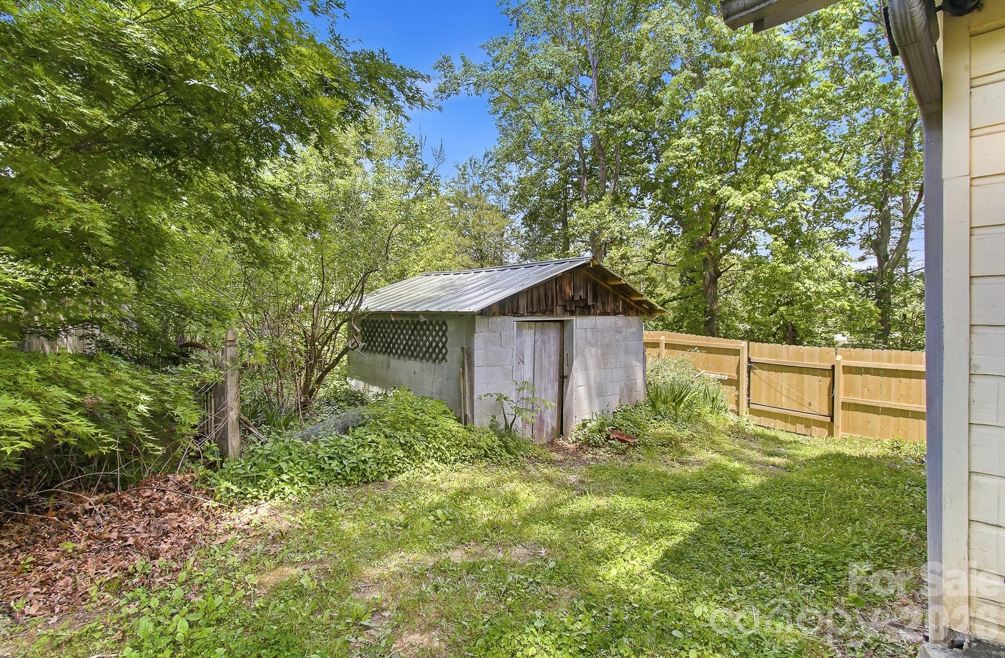 479 Street Pauls Road Hendersonville NC 28792
