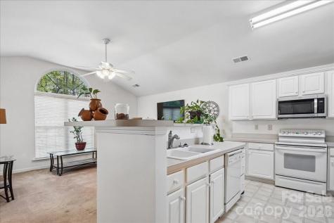 2127 Candlelight Woods Drive Matthews NC 28105