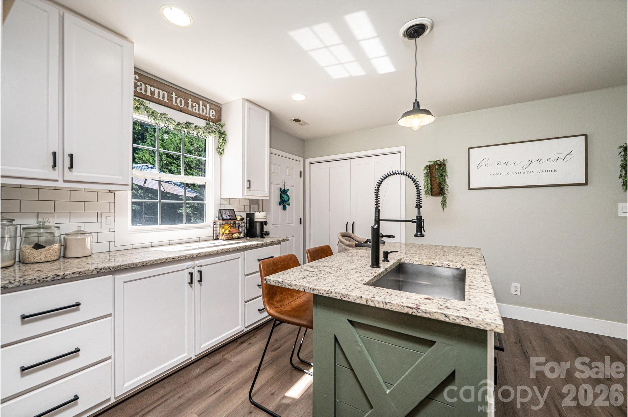 1896 Bakers Glade Lane Hickory NC 28602