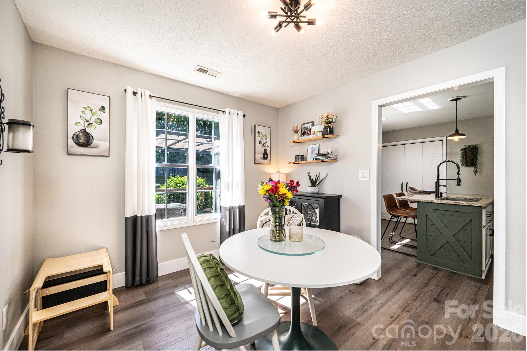 1896 Bakers Glade Lane Hickory NC 28602