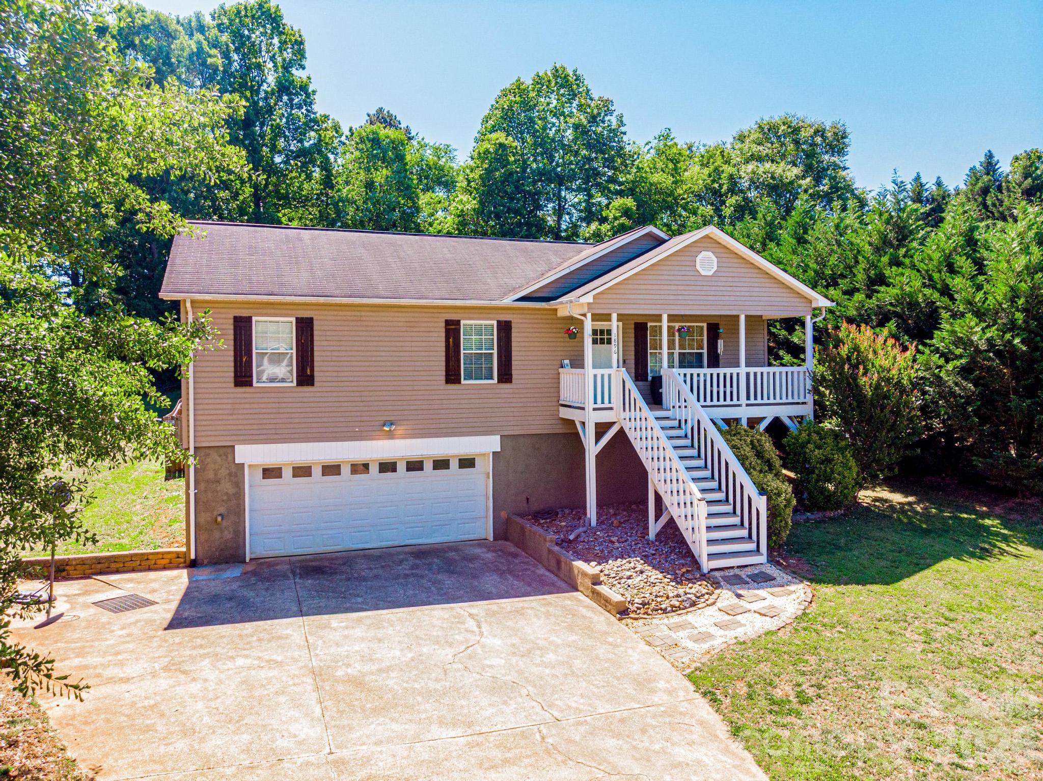 1896 Bakers Glade Lane Hickory NC 28602